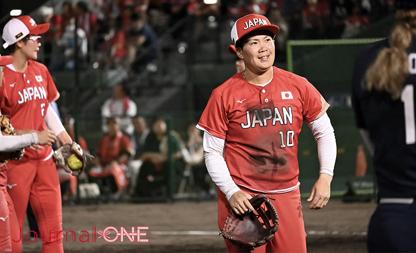 日米対抗ソフトボール2023 山口県岩国市の絆スタジアム（愛宕スポーツコンプレックス）で行われた第1戦の慣れないサードのポジションで好プレーを見せた日本代表の新主将・川畑瞳選手（デンソーブライトペガサス）-Journal-ONE撮影