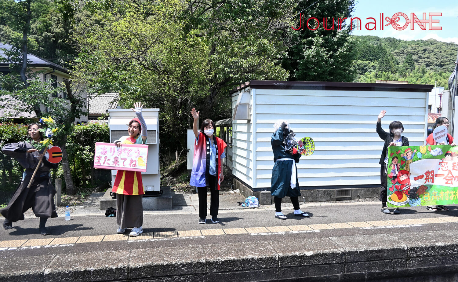 【四国を元気に!】JR四国の人気観光列車「志国土佐 時代（トキ）の夜明けのものがたり」に乗車する女子ソフト・伊予銀行VERTZの黒木美紀投手、齋藤明日香選手、瀧川愛海選手が地元のおもてなしに感動‐Journal-ONE撮影/ジャーナルワン