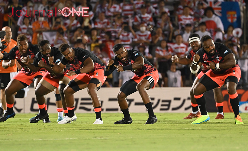 リポビタンD2023| JAPAN vs フィジー | 試合前に行われるウォークライ(戦いの舞)“シピ” を披露するフィジー代表選手-Journal-ONE撮影