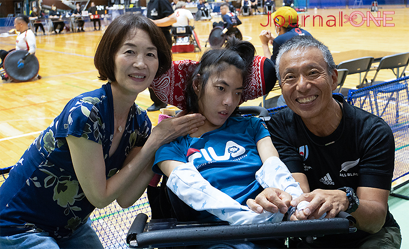 車いすラグビー 日本選手権予選の東京大会の観戦を一家で楽しむファン-Journal-ONE撮影