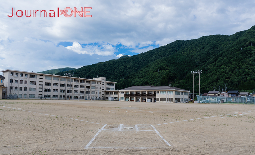 女子ソフトボール 元日本代表監督の宇津木妙子さんが訪れた岐阜県飛騨市神岡町の中学校-Journal-ONE撮影