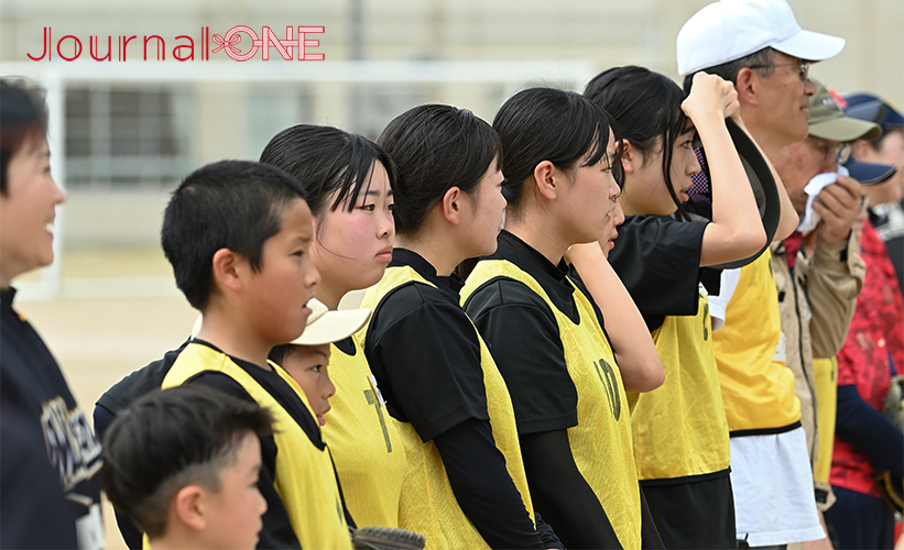 女子ソフトボール 元日本代表監督の宇津木妙子さんが訪れた岐阜県飛騨市神岡町でマラソンソフトボールに参加する地元の皆さん-Journal-ONE撮影