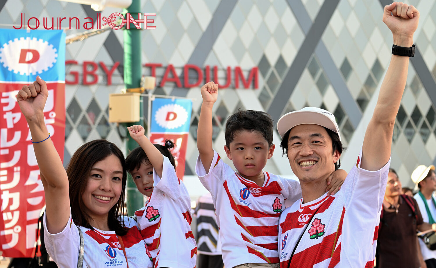 リポビタンD2023| JAPAN vs トンガ | 試合前の花園ラグビー場で横浜から応援に来たキャノンイーグルス推しのご家族-Journal-ONE撮影