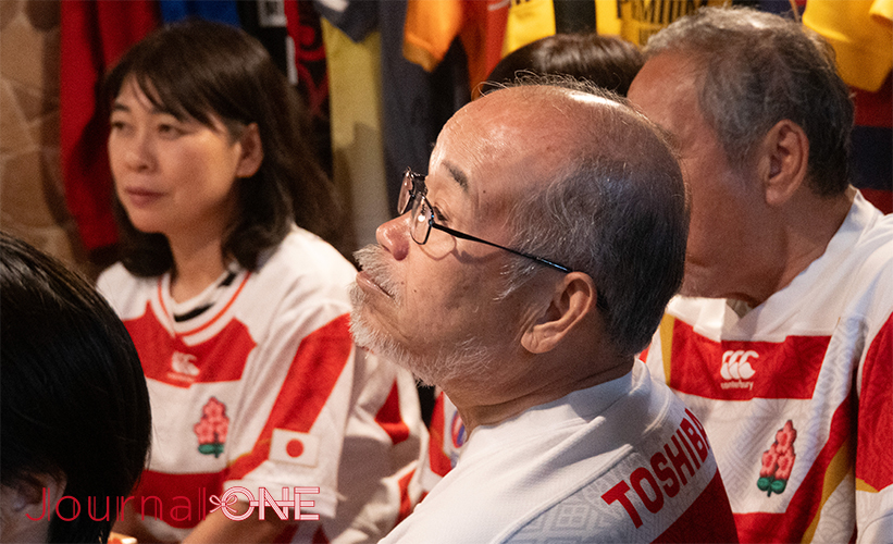 ラグビーワールドカップ2023フランス大会| 日本代表vsチリ代表の一戦をライブ観戦するイベントが開催された大阪市北浜の居酒屋 ラグビー部マーラーの常連・にっしゃん-Journal-ONE撮影