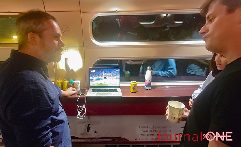 ラグビーW杯2023|高速鉄道のTHALYS(タリス)車内のバーで盛り上がるファン-Journal-ONE撮影