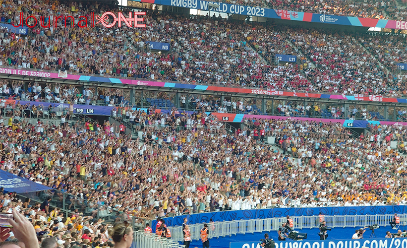 ラグビーW杯2023|予選プールDの初戦・オーストラリア代表とジョージア代表の一戦 会場となったStade de France（スタッド・ド・フランス）で湧き起こる巨大なウェーブ-Journal-ONE撮影