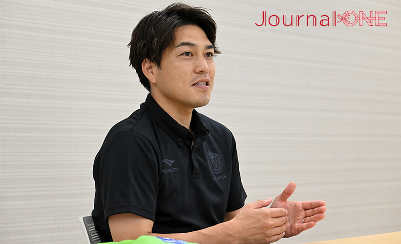 今回の３０周年事業について説明する日下部諒氏(株式会社湘南ベルマーレ) -Journal-ONE撮影