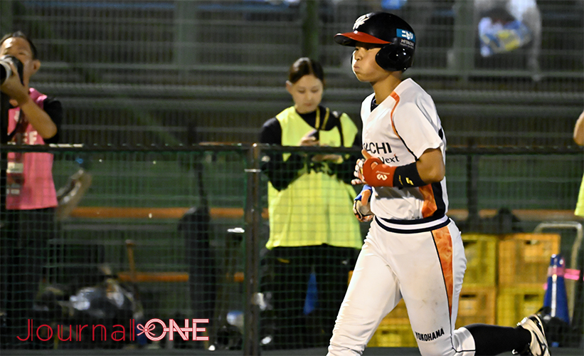 ソフトボール・JDリーグ後半戦開幕| 開幕戦の大垣ミナモ戦で先制のタイムリーヒットを放った日立サンディーバの主砲・坂本結三塁手-Journal-ONE撮影