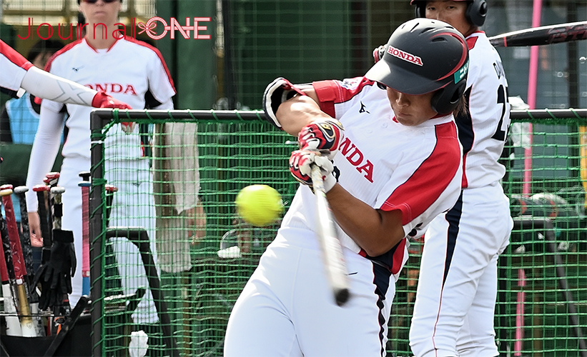 女子ソフトボール JDリーグ後半戦開幕| ホンダリベルタの打線を牽引する日本代表の塚本蛍選手-Journal-ONE撮影