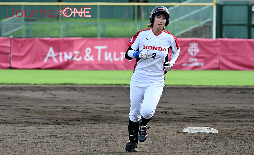 ソフトボール・JDリーグ後半戦開幕| 開幕2戦の大垣ミナモ戦で反撃の口火となるソロ本塁打を放ったホンダリベルタの木村 愛三塁手-Journal-ONE撮影