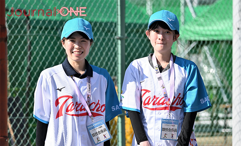 ソフトボール 全日本総合選手権| 佐賀県太良町の会場・B&G海洋センターではSAGA2024スポ大の揃いのユニフォームで運営-Journal-ONE撮影