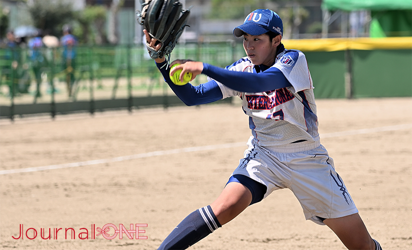 ソフトボール 全日本総合選手権| JDリーグの東海理化チェリーブロッサムズに挑む東京国際大学のエース・鈴木 りりか投手(湘南学院高)佐賀県太良町にて-Journal-ONE撮影