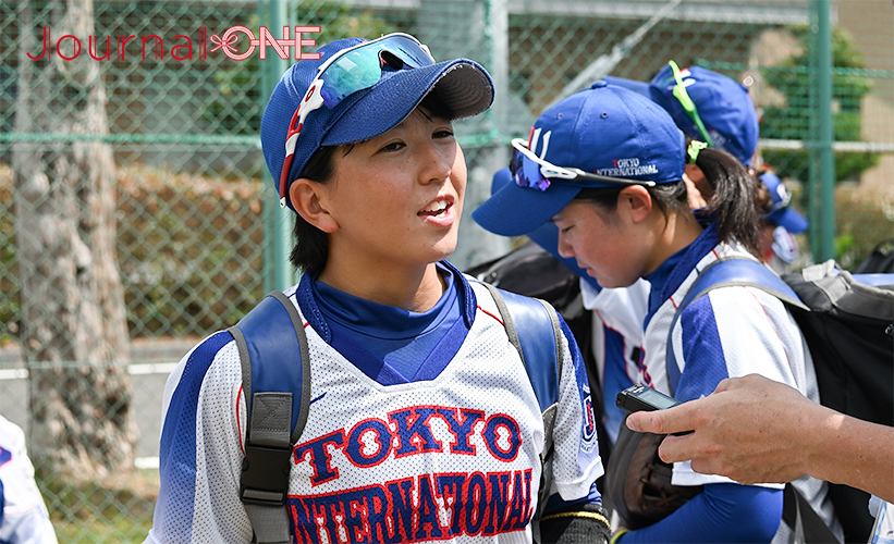 ソフトボール 全日本総合選手権| JDリーグの東海理化チェリーブロッサムズに挑み敗退した東京国際大学のキャプテン・新居(にい)葉月選手(花咲徳栄高)は笑顔で試合を振り返る(佐賀県太良町にて)-Journal-ONE撮影