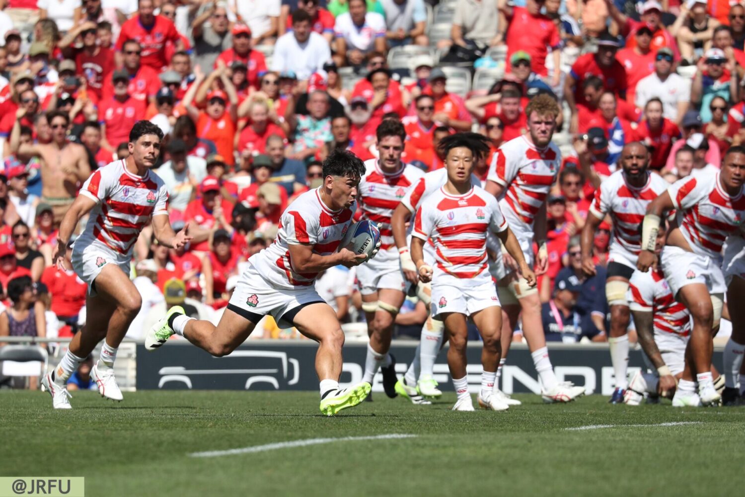 ラグビーワールドカップ2023フランス大会| 日本代表vsチリ代表 齋藤選手からニアでパスを受けた中村 亮土選手が真っ直ぐ飛び込んでトライ @JRFU