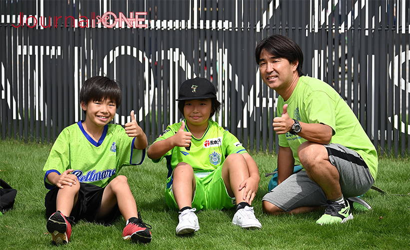 藤沢から来た小学生2人と引率のお父さん/2023年9月24日J1第28節の湘南ベルマーレVS川崎フロンターレ＠国立競技場 -Journal-ONE撮影