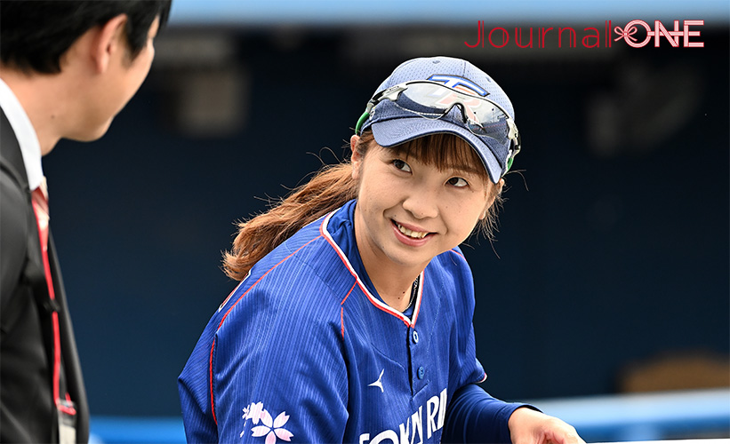 ソフトボールJDリーグ| 松山ラウンドで今季2勝目に向けて抱負を語る東海理化チェリーブロッサムズのエース・永谷真衣投手-Journal-ONE撮影