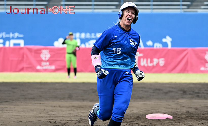 ソフトボールJDリーグ| 第12節松山ラウンドに登場したSGホールディングスギャラクシースターズはオーストラリア代表の主砲 Stacey PORTER（ステーシー・ポーター）選手が伊予銀行戦で先制のソロ本塁打を放つ-Journal-ONE撮影