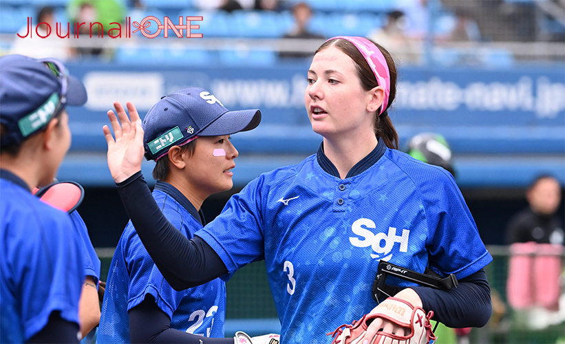 ソフトボールJDリーグ| 第12節松山ラウンドの伊予銀行線に完投勝利のSGホールディングスギャラクシースターズのKathryn Sandercock(キャスリン・サンダーコック)投手は全米大学チームトップ3に君臨するFlorida State(フォロリダ州立大)のエースとして日米対抗ソフトボール2022に次ぐ来日-Journal-ONE撮影