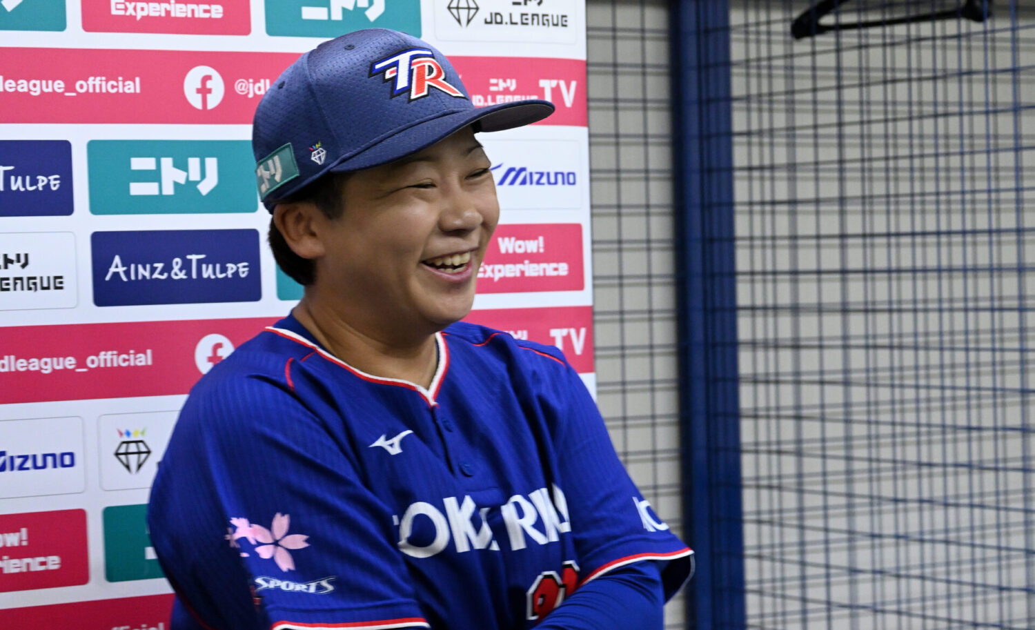 ソフトボールJDリーグ| 松山ラウンドでシオノギ戦で今季2勝目を挙げ試合を振り返る東海理化チェリーブロッサムズの中西あかね監督-Journal-ONE撮影