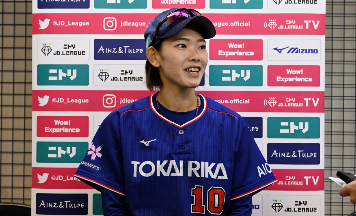 ソフトボールJDリーグ| 松山ラウンドで今季2勝目を挙げた試合を振り返る東海理化チェリーブロッサムズの主将・上村 奈美選手-Journal-ONE撮影