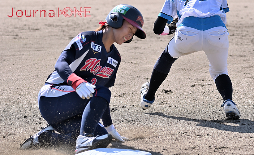 ソフトボール 全日本総合選手権|インカレベスト４の山梨学院大学を相手に JDリーグ・大垣ミナモの長井美侑選手がタイムリー３塁打を放つ（佐賀県太良町にて）-Journal-ONE撮影