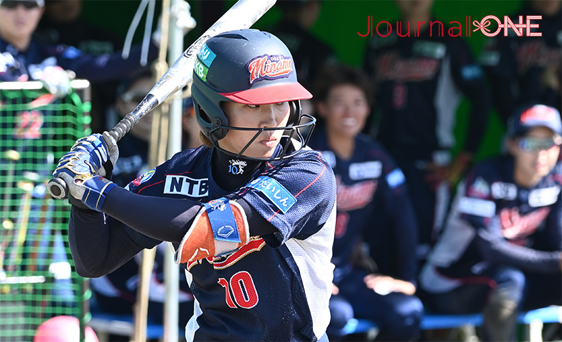 ソフトボール 全日本総合選手権|インカレベスト4の山梨学院大学を相手に JDリーグ・大垣ミナモ主将 須藤麻里子選手が全力で挑む(佐賀県太良町にて)-Journal-ONE撮影