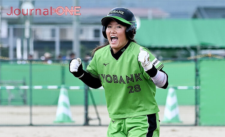 ソフトボール 全日本総合選手権|JDリーグ 伊予銀行ヴェールズの川口茉奈選手は母校・中京大学戦で決勝2塁打を放つ（佐賀県白石町にて）-Journal-ONE撮影