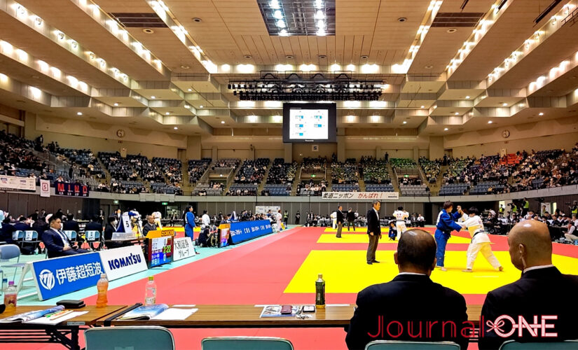 講道館杯全日本柔道体重別選手権大会|会場となった千葉県千葉市の千葉ポートアリーナメインアリーナには5面の試合場が整然と並ぶ-Journal-ONE撮影