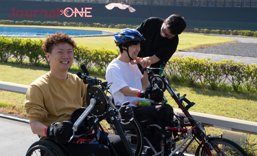 千葉県松戸市でハンドサイクル試乗会| 車いすラグビー日本代表の中町俊耶選手(TOHOKU STORMERS)と今井友明選手(RIZE CHIBA)が幼稚園の女の子と笑顔の交流-Journal-ONE撮影