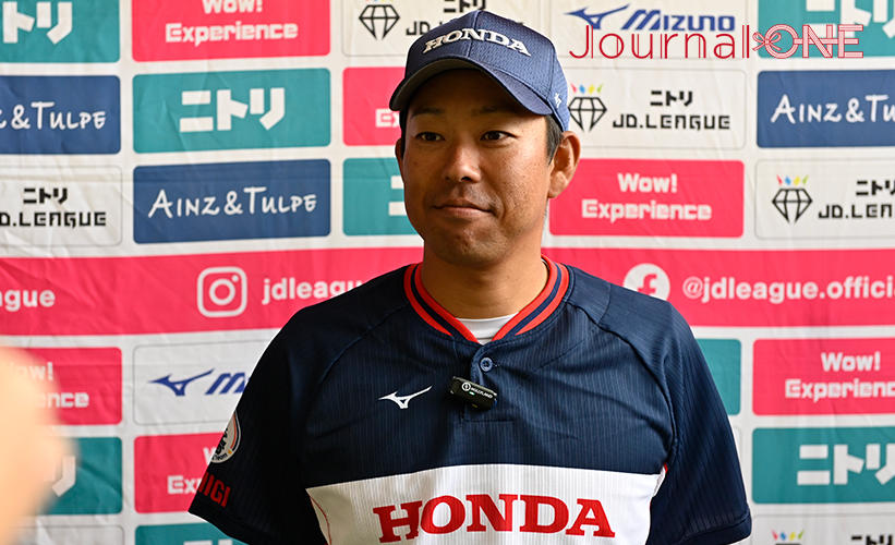 女子ソフト JDリーグ| ダイヤモンドシリーズ準決勝 ビックカメラ高崎ビークイーンvsホンダリベルタ 試合を振り返るリベルタ・加藤一秀監督-Journal-ONE撮影