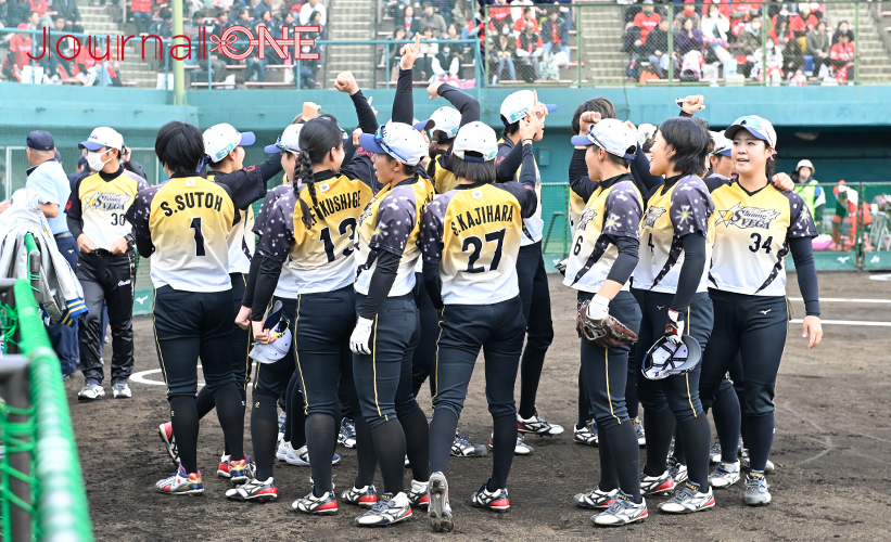 女子ソフト JDリーグ| ダイヤモンドシリーズ準決勝 トヨタレッドテリアーズvs豊田自動織機シャイニングベガ 日替わりヒーローがチームをベスト4まで押し上げたシャイニングベガの選手たち-Journal-ONE撮影