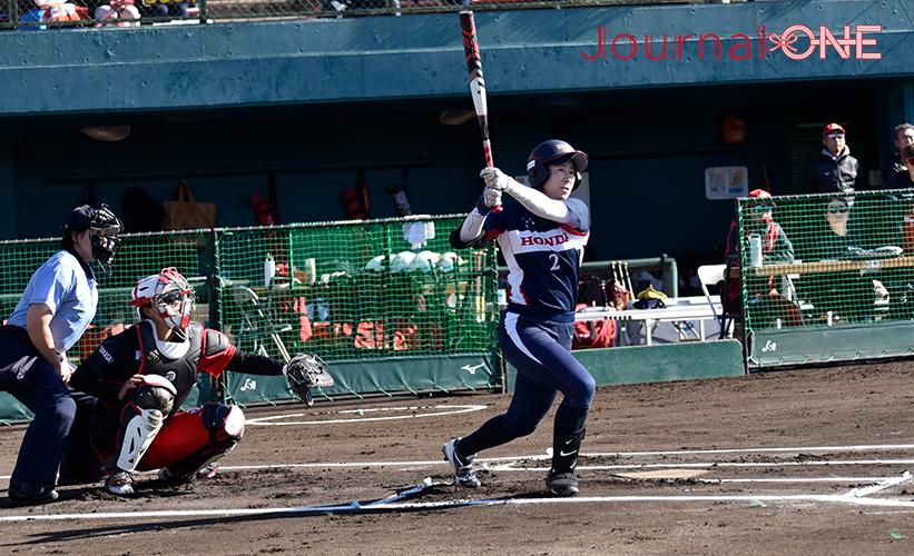 女子ソフト JDリーグ| ダイヤモンドシリーズ準決勝 ビックカメラ高崎ビークイーンvsホンダリベルタ 2つの犠牲フライとと5つの守備機会無失策でチームを牽引したリベルタの木村愛三塁手-Journal-ONE撮影
