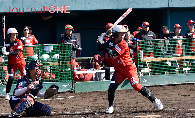 女子ソフト JDリーグ| ダイヤモンドシリーズ準決勝 ビックカメラ高崎ビークイーンvsホンダリベルタ アジア大会決勝でもアーチを放ったビークイーン打線の核・内藤美穂選手-Journal-ONE撮影