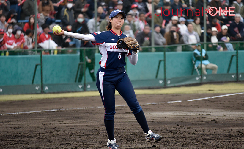 女子ソフト JDリーグ| ダイヤモンドシリーズ準決勝 ビックカメラ高崎ビークイーンvsホンダリベルタ 失策から失点するも積極的に守り後続を断っリベルタ・吉田彩夏選手のジャンピングスロー-Journal-ONE撮影