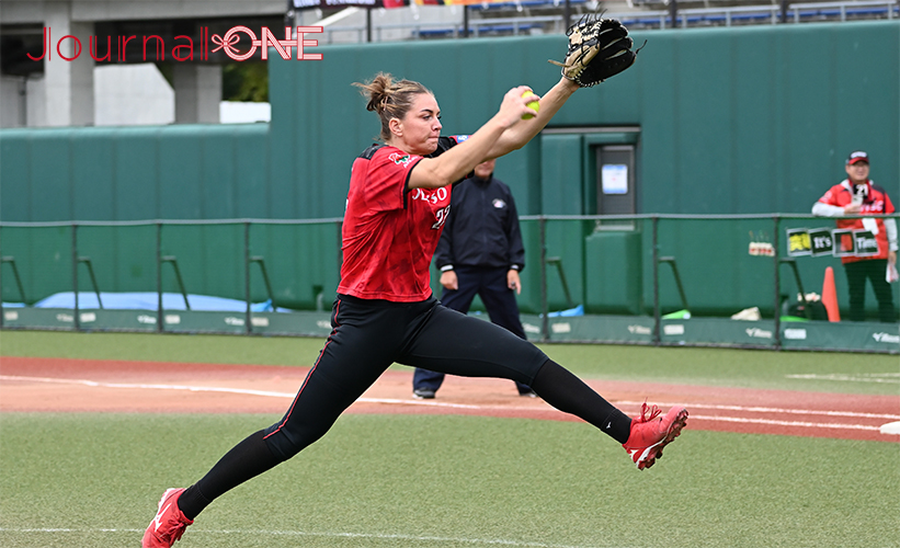 女子ソフト JDリーグ| プレーオフ 1stラウンド デンソーブライトペガサスは昨シーズンの西地区最多勝でベストナインにも輝いた “絶対的エース” のカーリー・フーバー（Carley HOOVER）投手立ち直り好投を見せる-Journal-ONE撮影