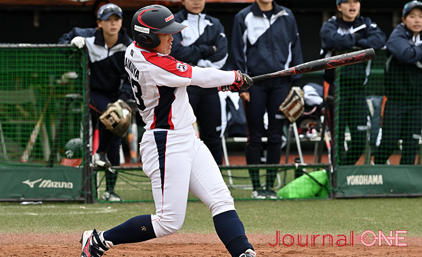 女子ソフト JDリーグ| プレーオフ2ndラウンド 日立サンディーバvsホンダリベルタ 突き放すツーランホームランを放つ大工谷真波選手(HONDA)-Journal-ONE撮影
