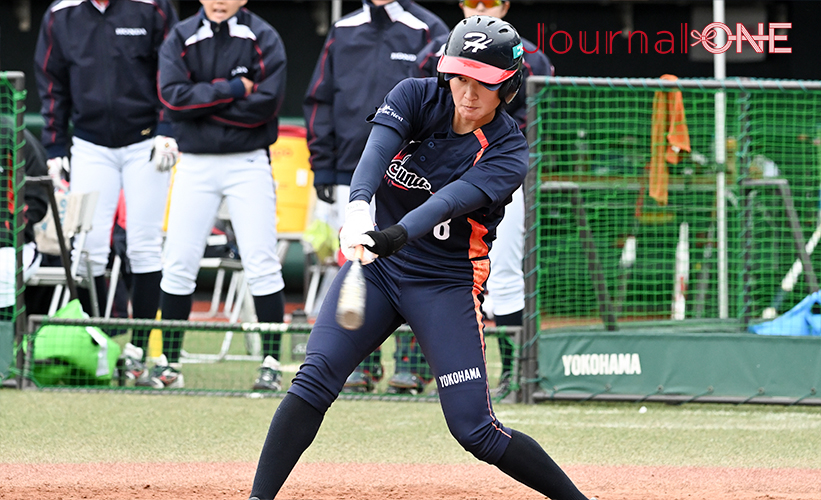 女子ソフト JDリーグ| プレーオフ2ndラウンド 日立サンディーバvsホンダリベルタ ポイントゲッターの藤森捺未選手(日立サンディーバ)は二度目のチャンスで値千金の同点打を放つ-Journal-ONE撮影