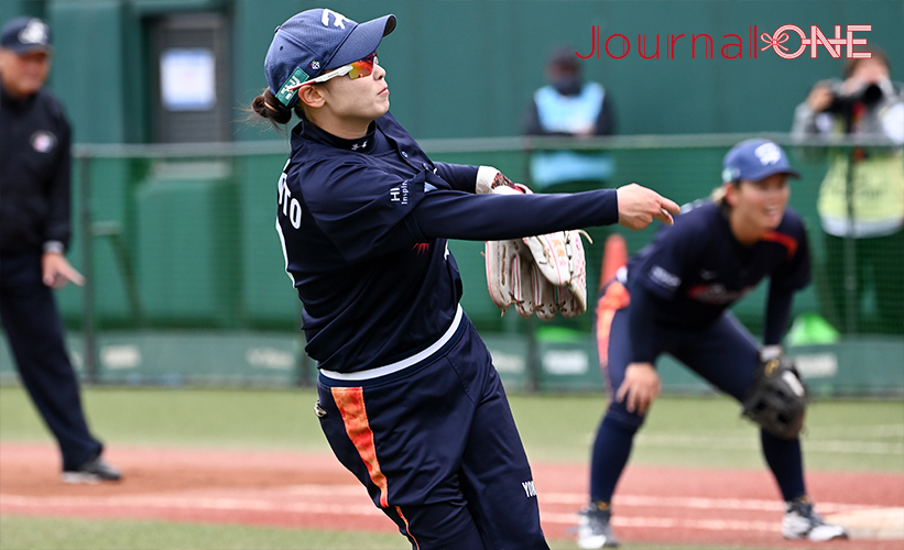 女子ソフト JDリーグ| プレーオフ2ndラウンド 日立サンディーバvsホンダリベルタ 長谷川鈴夏投手(日立サンディーバ)の後を急遽リリーフしたキャプテンの坂本実桜投手はパーフェクトピッチングで同点の流れを呼び込む-Journal-ONE撮影