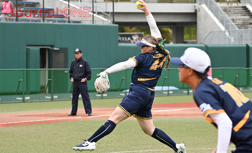 女子ソフト JDリーグ| プレーオフ2ndラウンド 豊田自動織機シャイニングベガvsデンソーブライトペガサス シャイニングベガの先発、東京2020のメキシコ代表としてオリンピック初出場のメキシコを4位に導いたダラス・エスコベド（Dallas ESCOBEDO）投手-Journal-ONE撮影