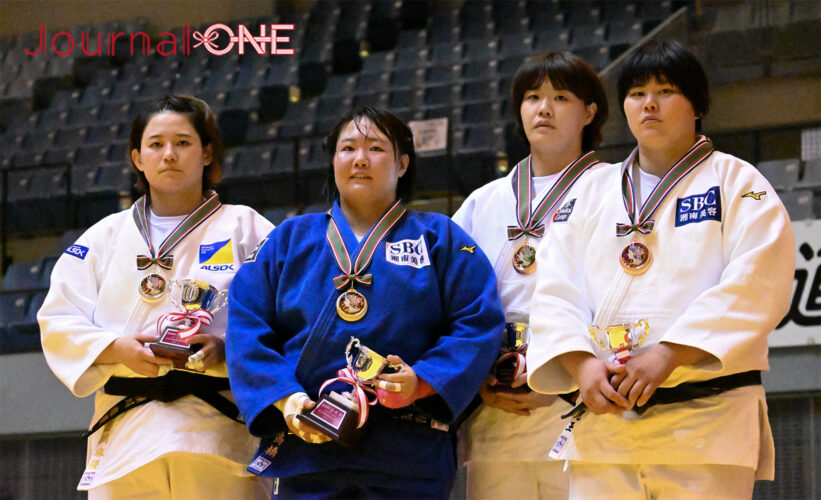 講道館杯全日本柔道体重別選手権大会|女子78Kg超級 優勝した髙橋瑠璃(SBC湘南美容クリニック)と準優勝の瀬川麻優(ALSOK)、3位の児玉ひかる(SBC湘南美容クリニック)、橋本朱未(吉川工業)の表彰式-Journal-ONE撮影