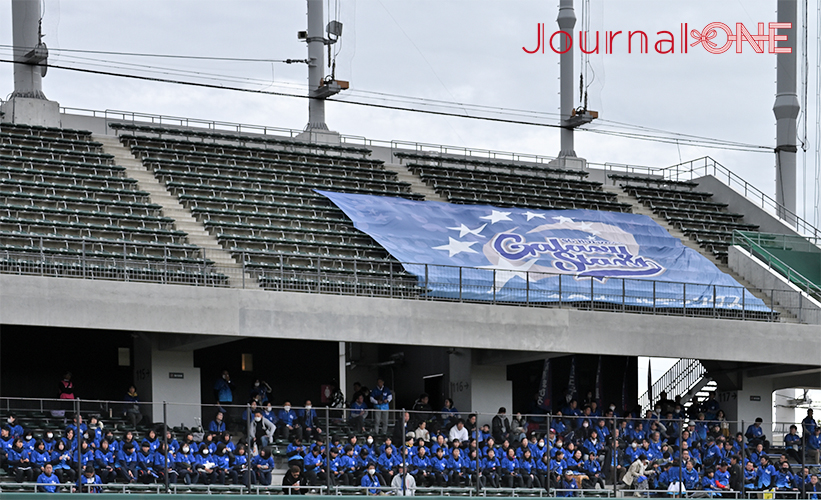 女子ソフト JDリーグ| プレーオフ 1stラウンド 必勝を期ずるSGホールディングスギャラクシースターズは、佐川急便の関東営業所から300人近くの応援で選手を後押しした-Journal-ONE撮影
