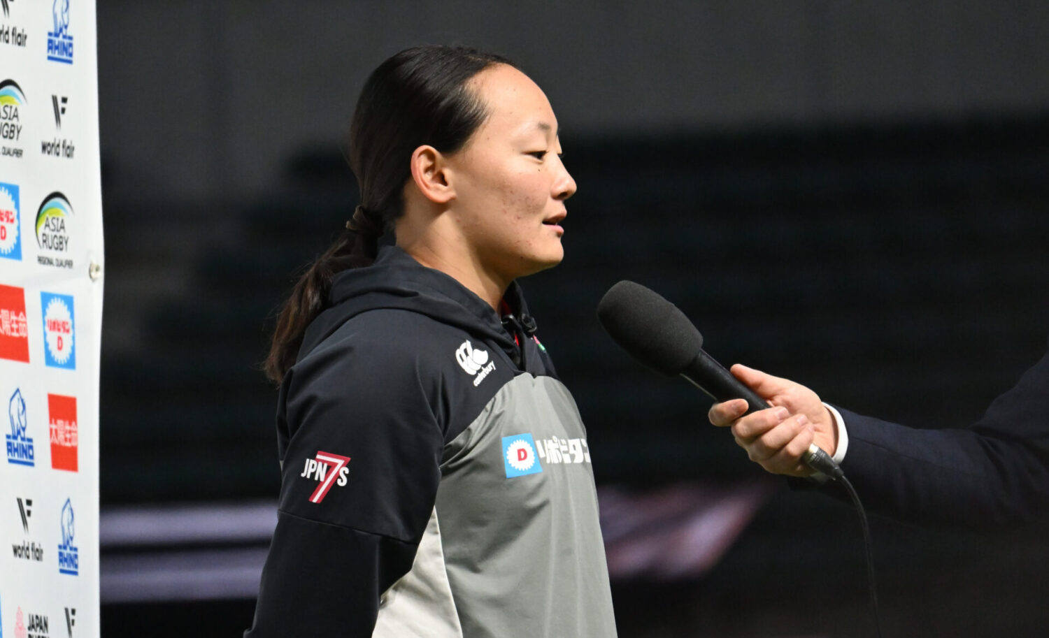 男女７人制ラグビーアジア予選| サクラセブンズの公開練習後にインタビューで平野優芽キャプテン（ながとブルーエンジェルス）-ONE撮影