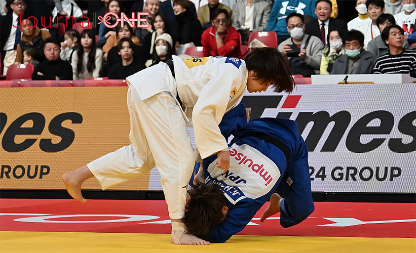 柔道グランドスラム東京2023 | パリ五輪代表争いの女子63kg級の準々決勝で代表候補同士の対決に臨んだ髙市未來選手(コマツ)は僅差で堀川恵選手(パーク24)を破って準決勝進出を決める-Journal-ONE撮影