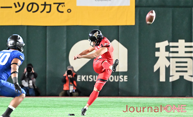 アメリカンフットボールRICEBOWL | 富士通フロンティアーズVSパナソニックインパルス試合は富士通のキックオフで試合が始まる-Journal-ONE撮影