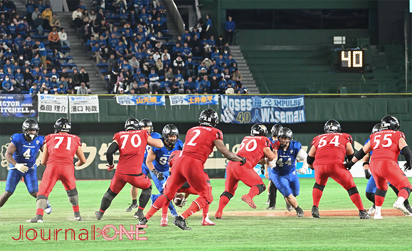 アメリカンフットボールRICEBOWL | 富士通フロンティアーズvsパナソニックインパルス 第3Qの富士通の攻撃-Journal-ONE撮影