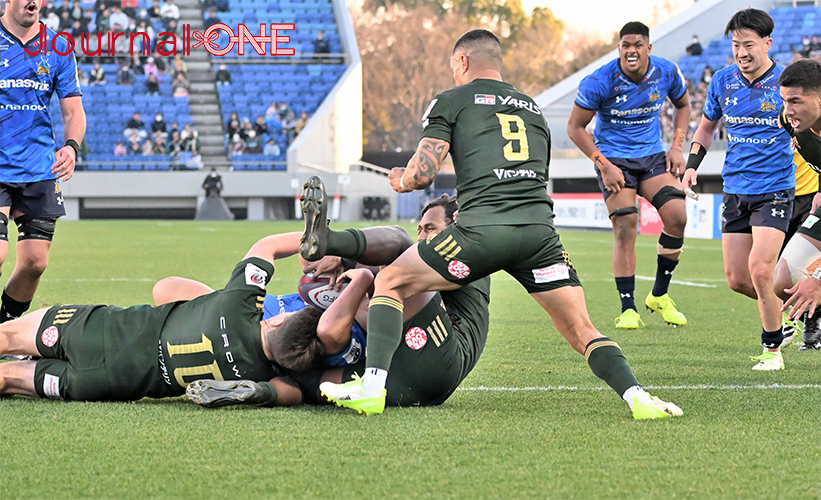 ラグビーリーグワン第4節 | パナソニックvsトヨタ ヴェルブリッツの懸命のディフェンス-Journal-ONE撮影