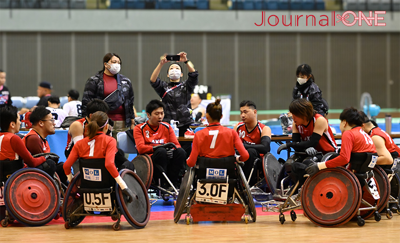 車いすラグビー日本選手権 | 密着取材に協力頂いた埼玉のAXEが試合前に円陣を組む-Journal-ONE撮影