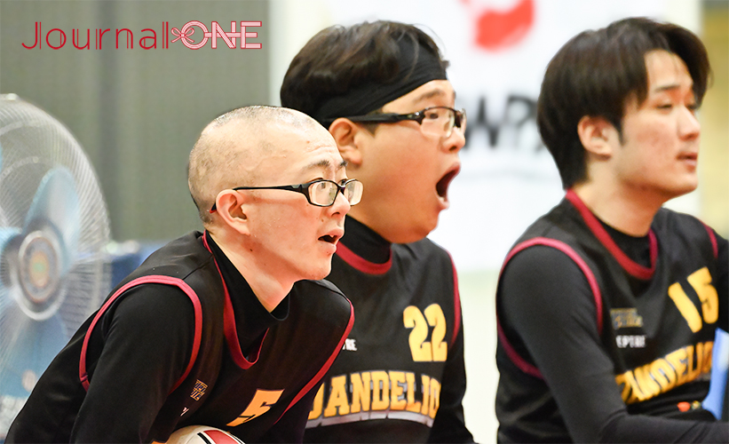 車いすラグビー日本選手権 | 3位決定戦に回った昨年王者のFreedomに真っ向勝負を挑むFukuoka DANDELIONはモメンタムを奪う激しい声出しで鼓舞-Journal-ONE撮影