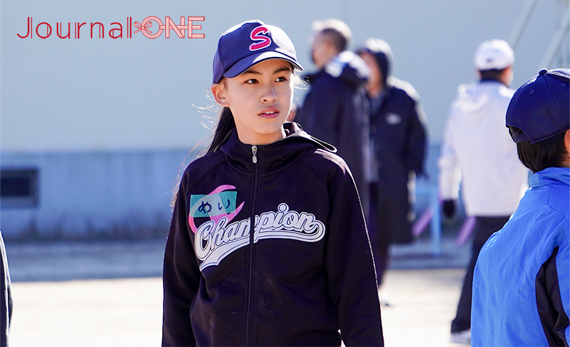 女子ソフトボール JD.LEAGUE | 豊田自動織機シャイニングベガの選手たちが参加した千葉県松戸市のソフトボールクリニックに参加した鈴木 芽衣さん(小学校6年生)-Journal-ONE撮影