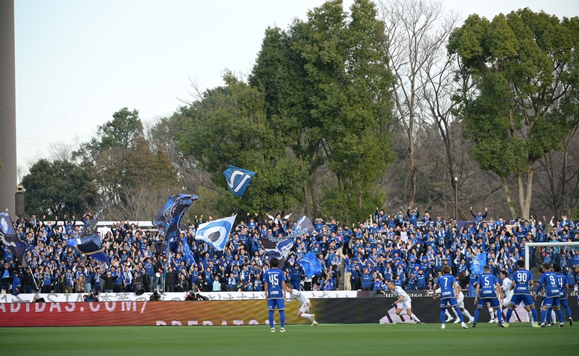 サッカーJ1初昇格の町田ゼルビアサポーターの初陣-(C)FCMZ
